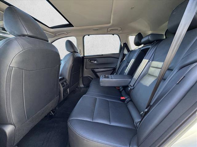 Used 2023 Nissan Rogue SL w/ SL Premium Package image 19