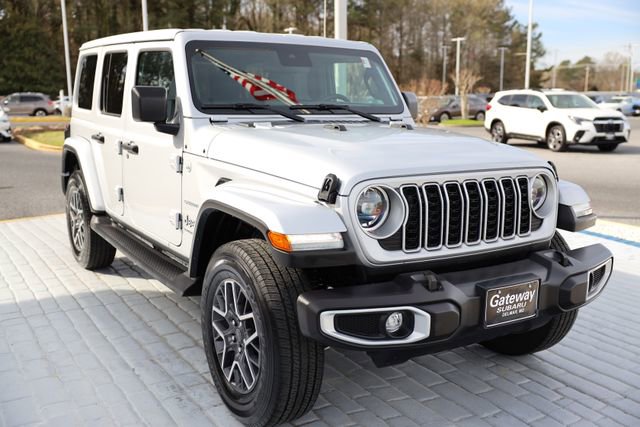 Used 2024 Jeep Wrangler Sahara image 7