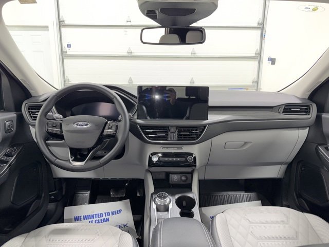 Used 2024 Ford Escape Platinum w/ Premium Technology Package image 9