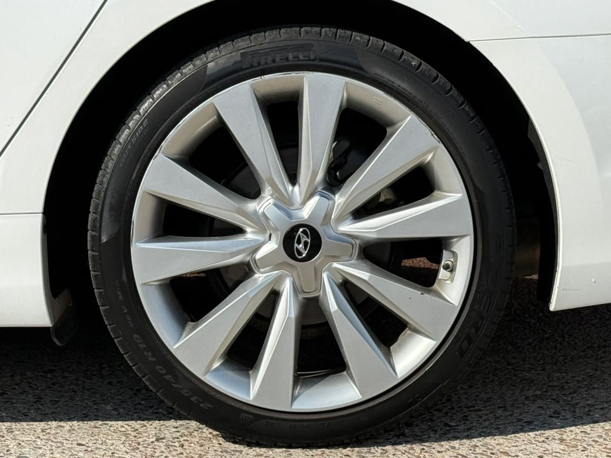 Used 2016 Hyundai Azera Limited FWD image 25