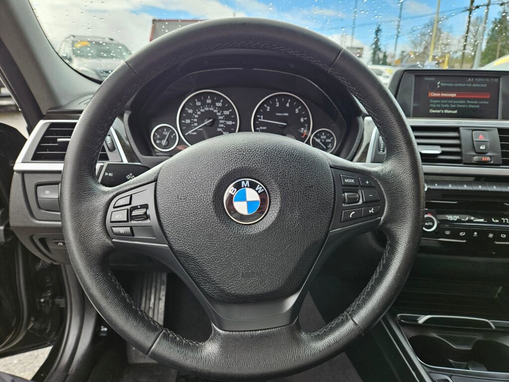 Used 2018 BMW 320i xDrive Sedan image 27
