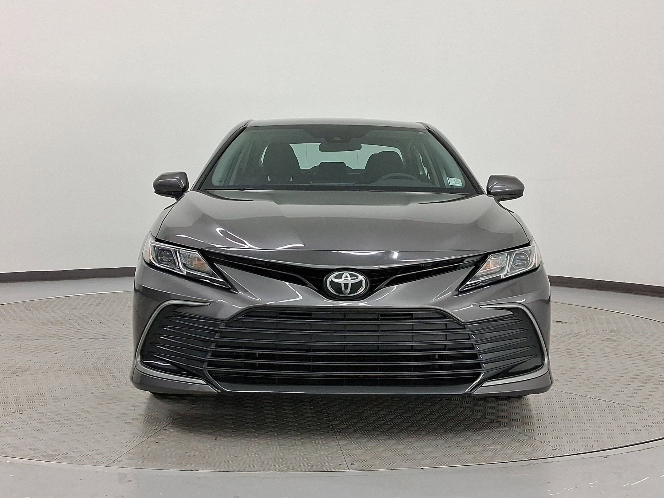 Used 2021 Toyota Camry LE image 6