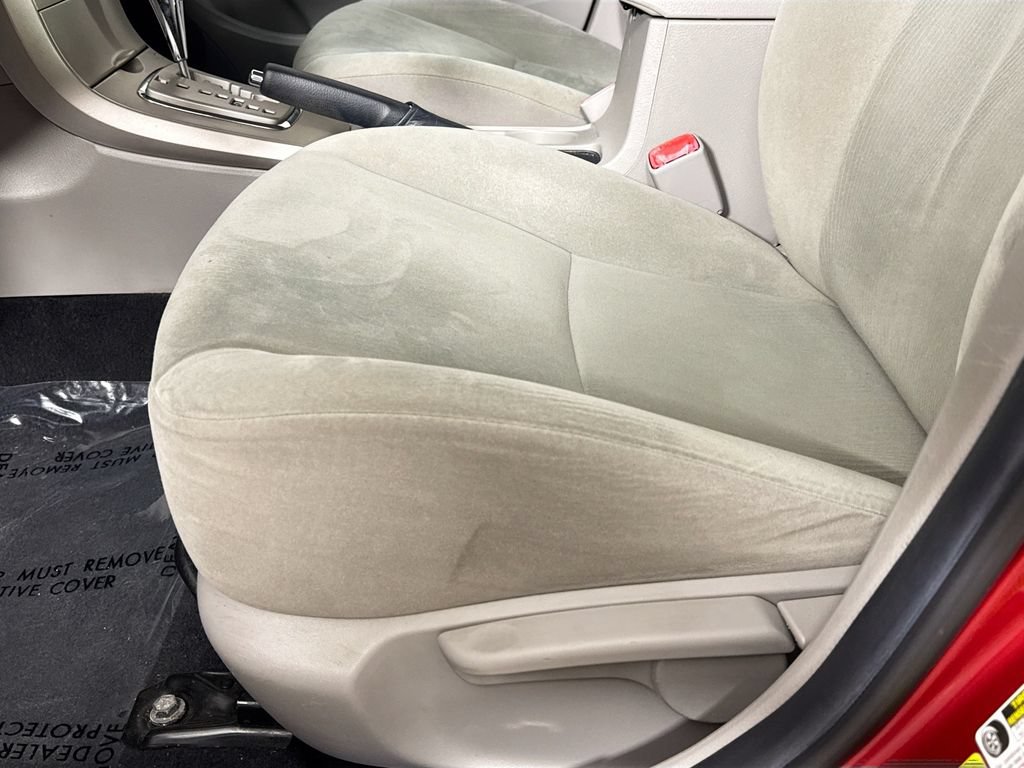 Used 2013 Toyota Corolla LE FWD image 19