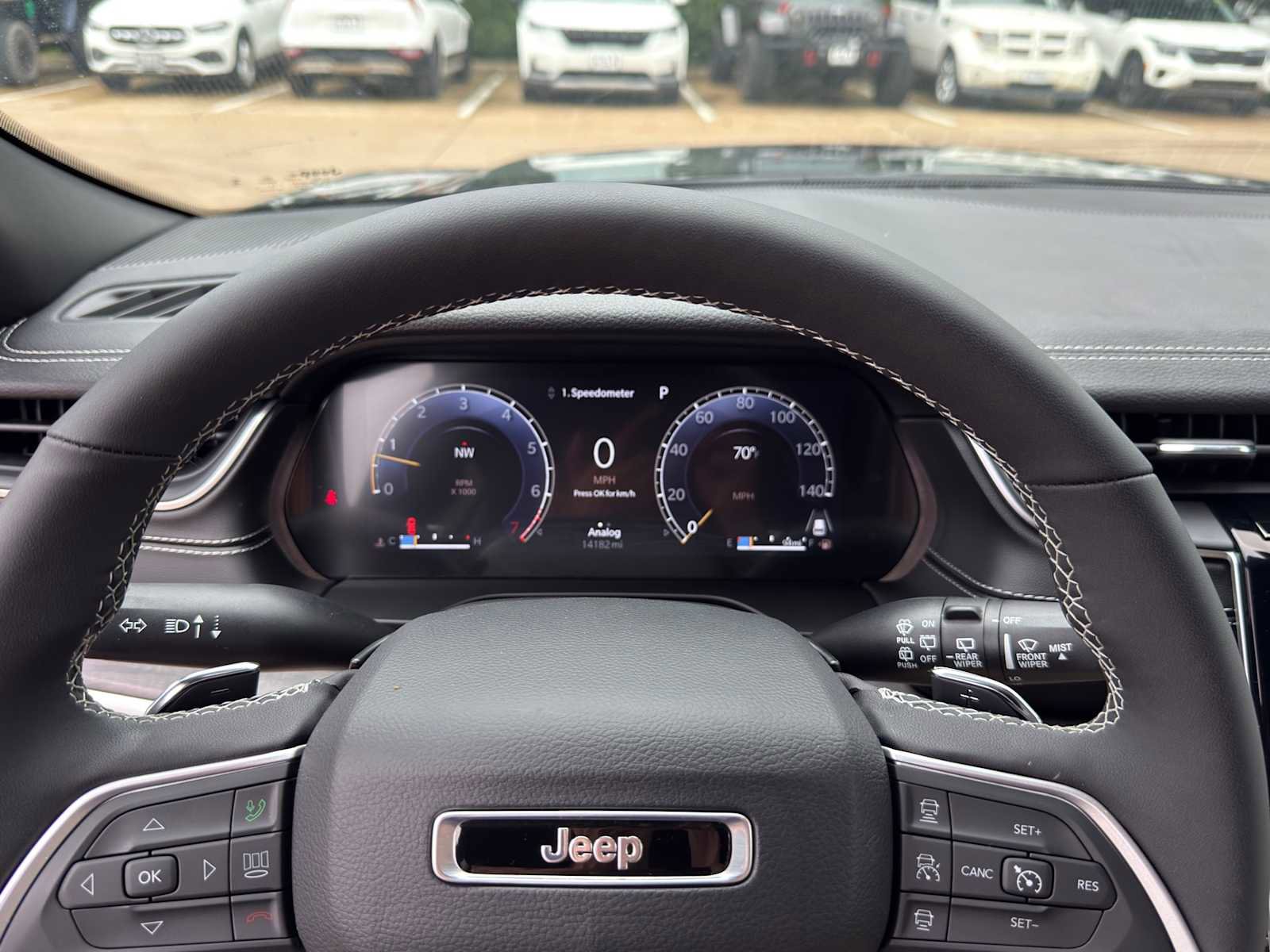 Used 2024 Jeep Grand Cherokee Limited AWD/4WD image 16