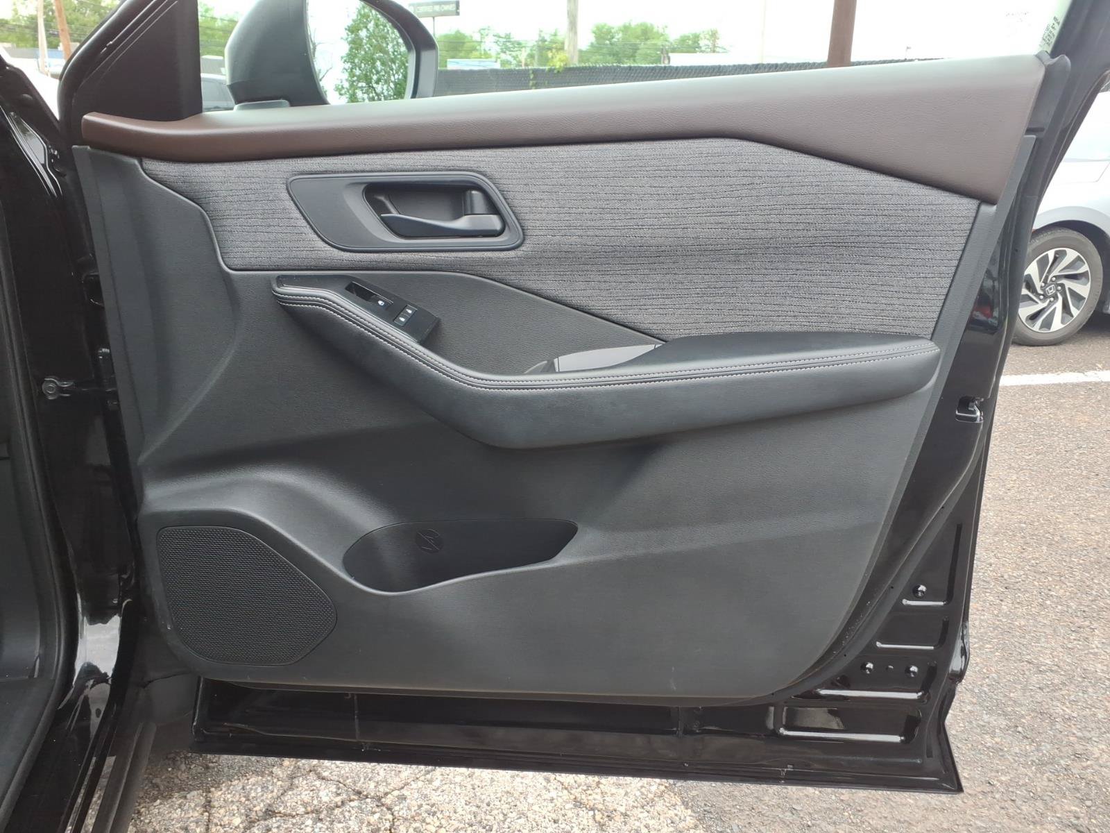 Used 2022 Nissan Rogue S AWD/4WD image 30