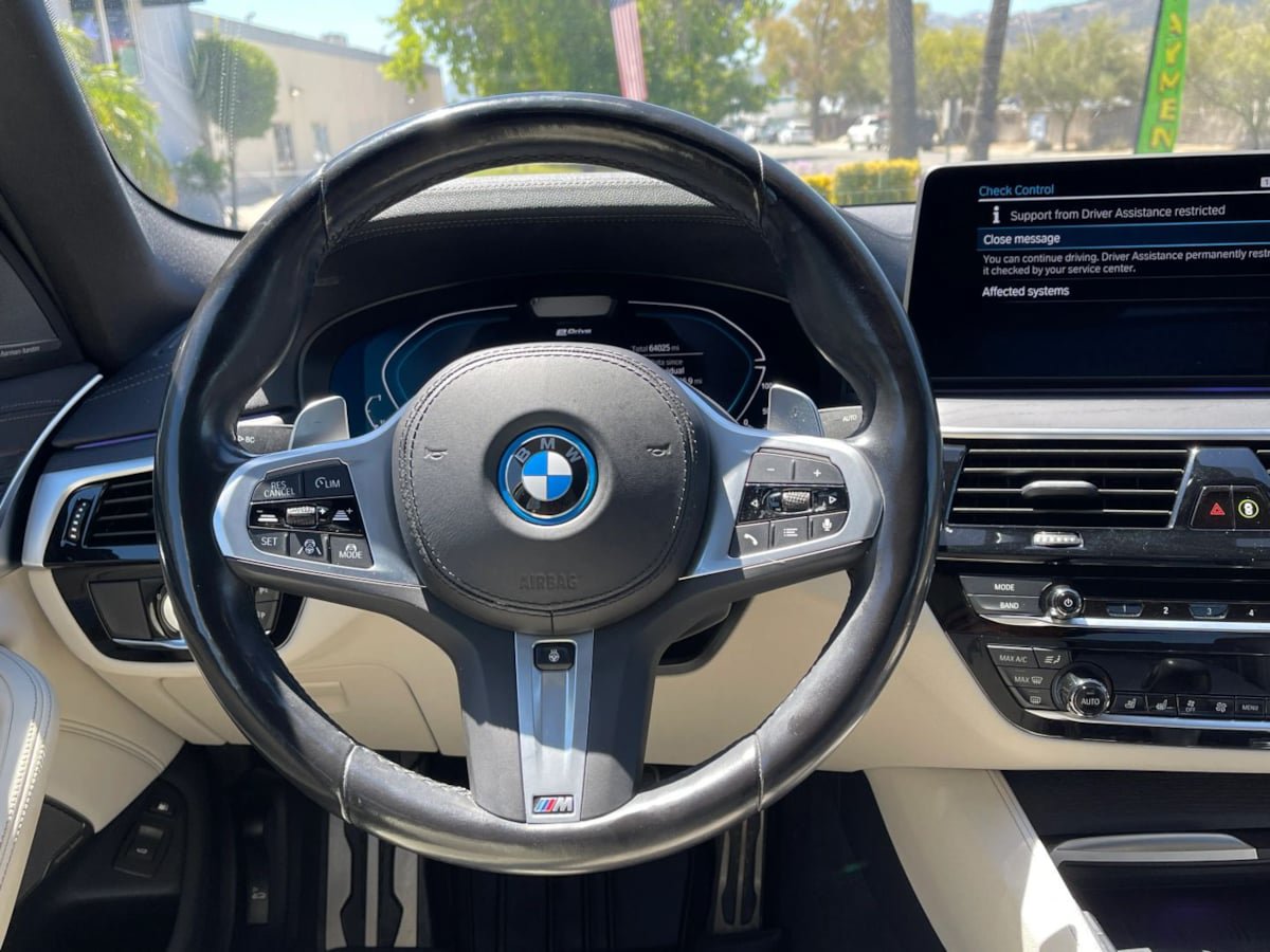 Used 2022 BMW 530e w/ Executive Package RWD image 11