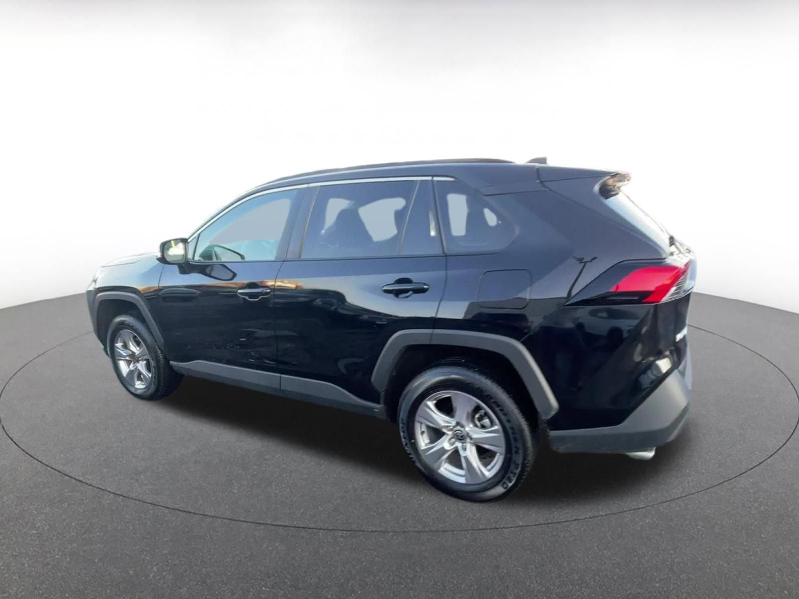 Used 2025 Toyota RAV4 XLE w/ Convenience Package image 10