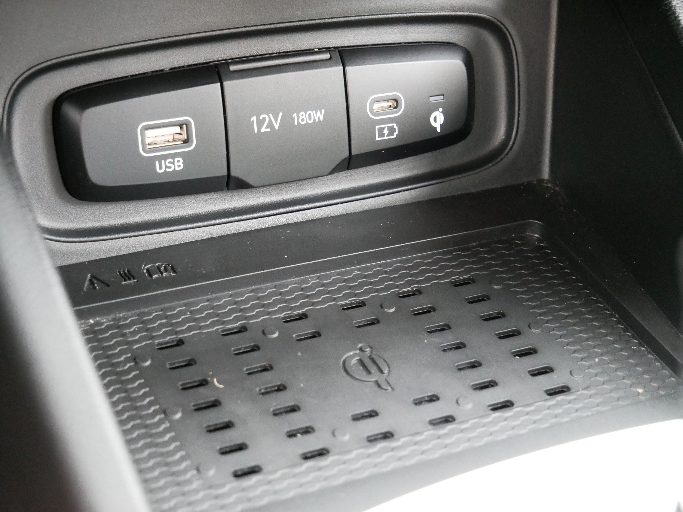 Used 2024 Hyundai Venue Limited FWD image 23