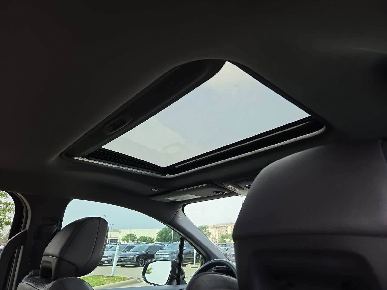 Used 2022 Toyota Sienna XSE FWD image 21