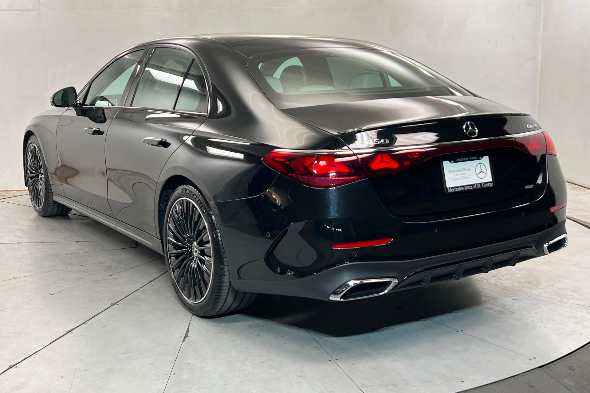 New 2026 Mercedes-Benz E 450 4MATIC Sedan image 3