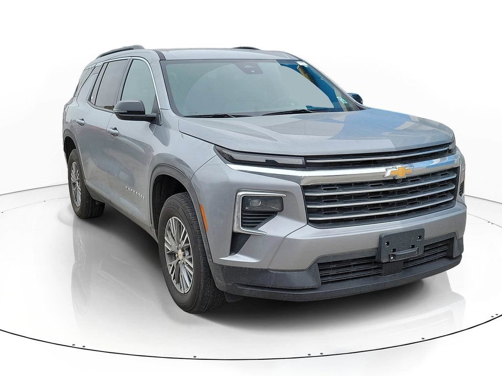 Used 2025 Chevrolet Traverse LT image 1