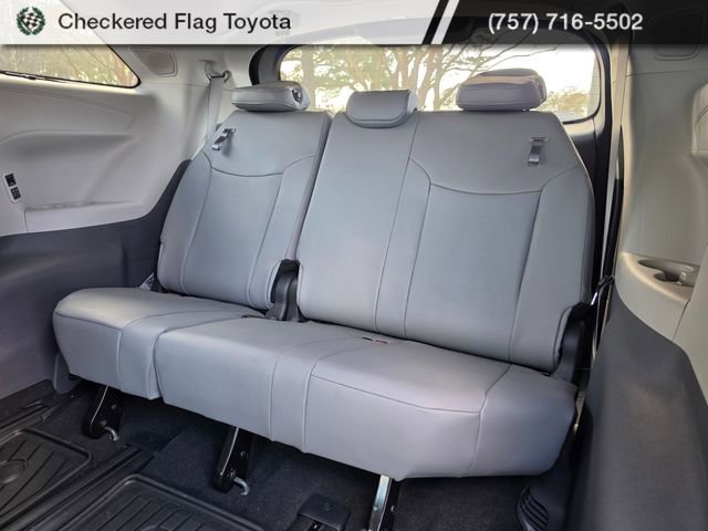 Used 2023 Toyota Sienna Limited image 21