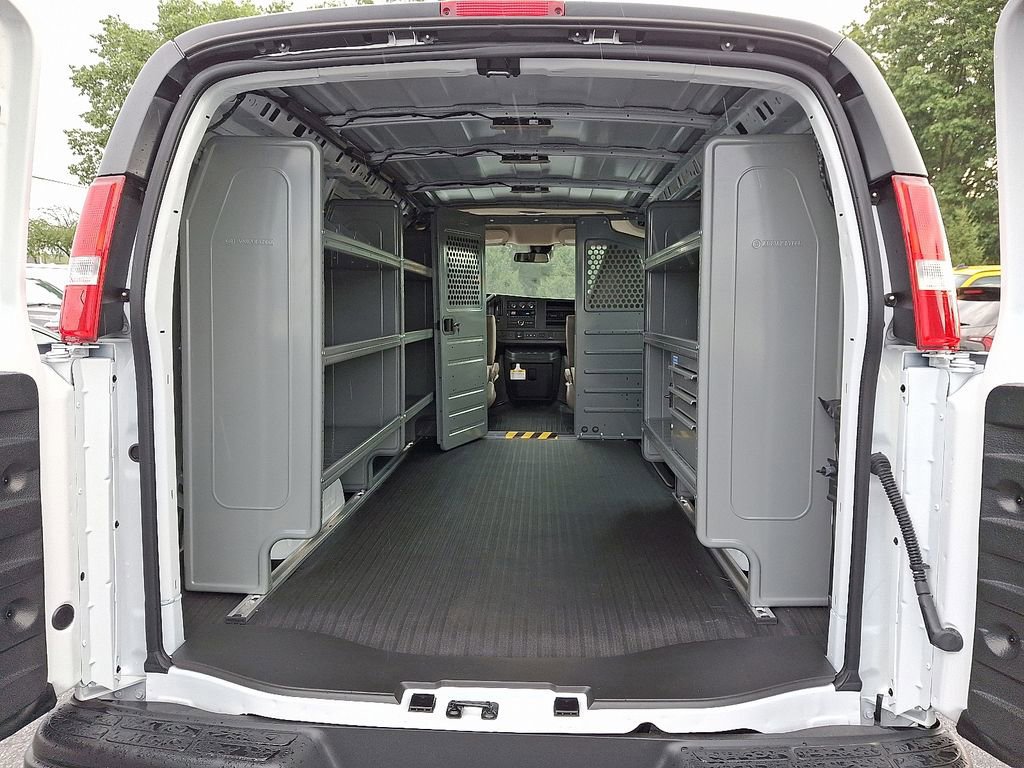 New 2025 Chevrolet Express 3500 w/ Driver Convenience Package image 6