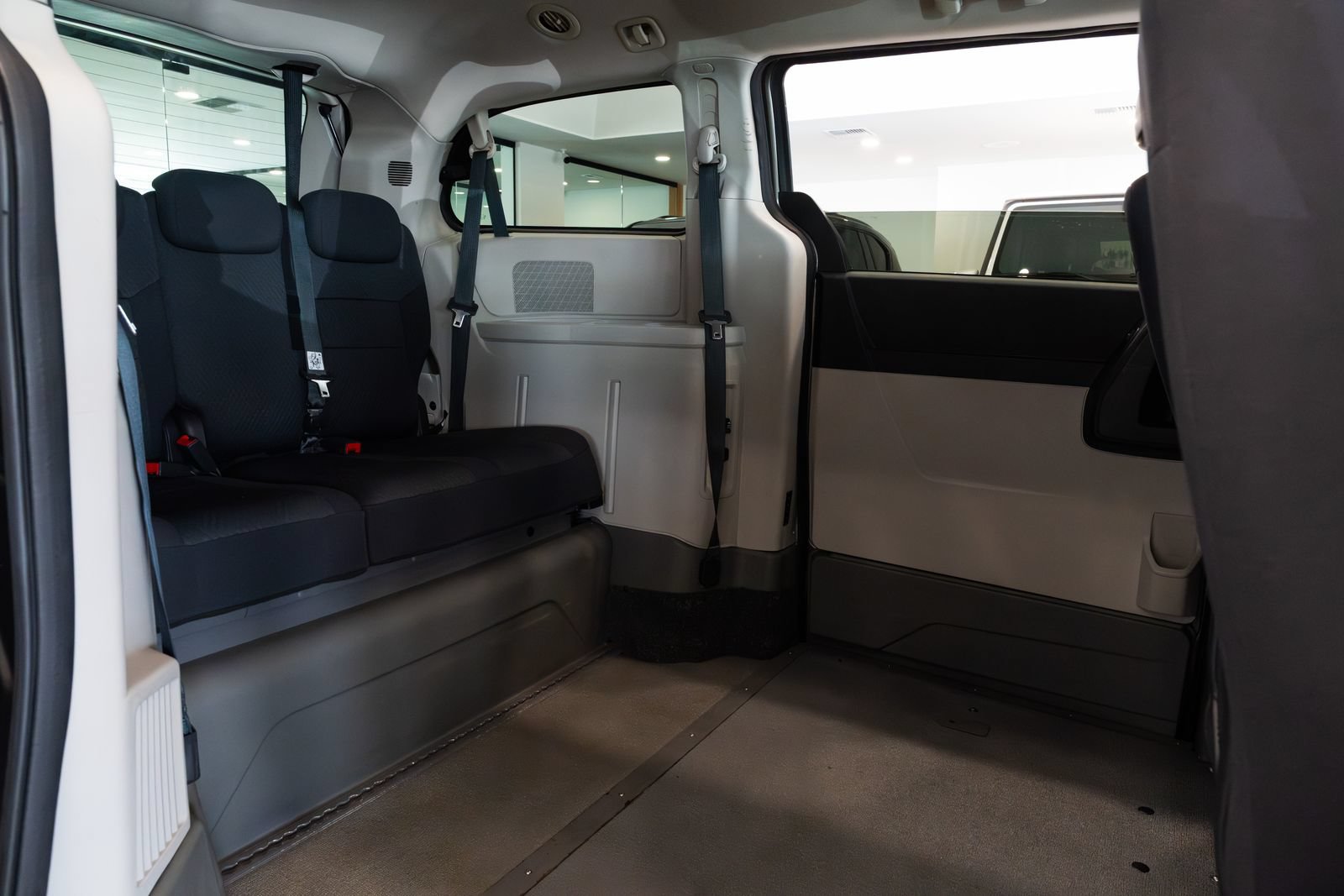 Used 2010 Dodge Grand Caravan SXT FWD image 22