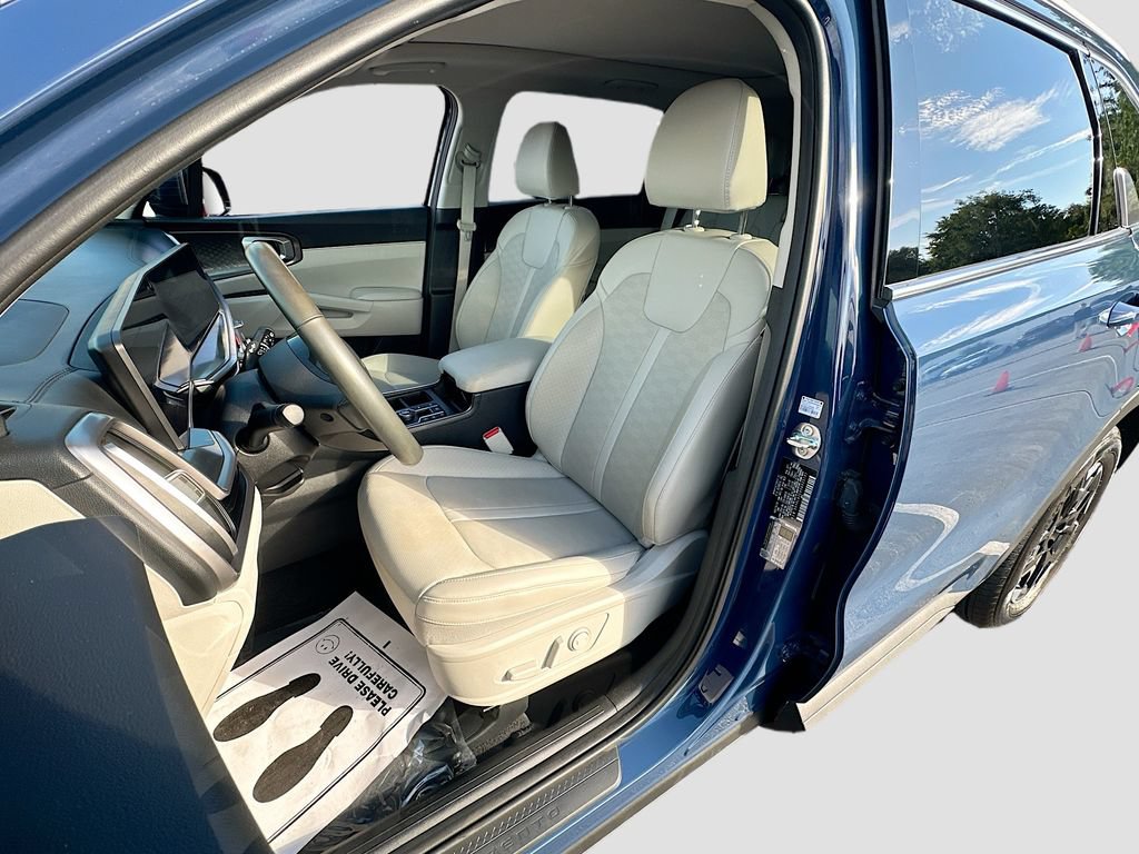 Certified 2025 Kia Sorento S w/ Panoramic Sunroof Package FWD image 21