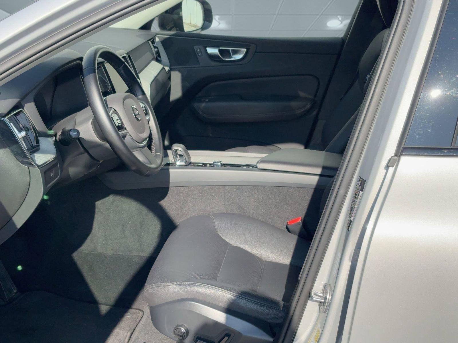 Certified 2025 Volvo XC60 B5 Plus image 5