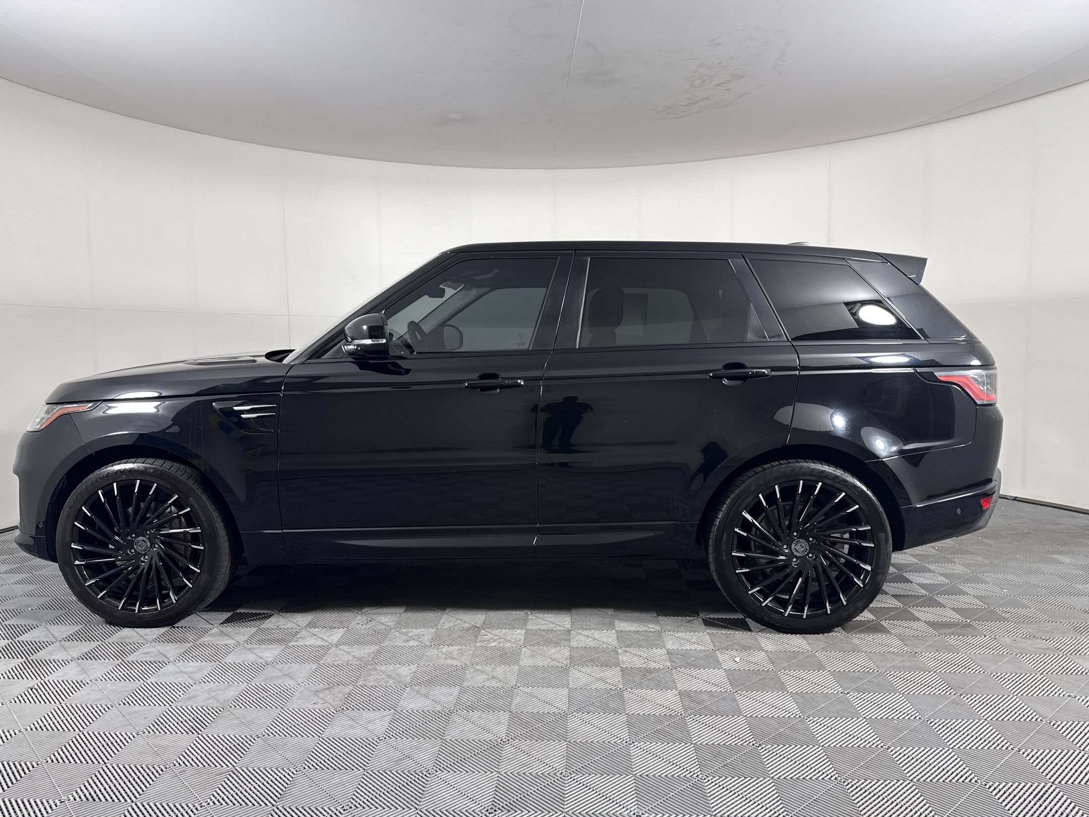 Used 2020 Land Rover Range Rover Sport HSE AWD/4WD image 2