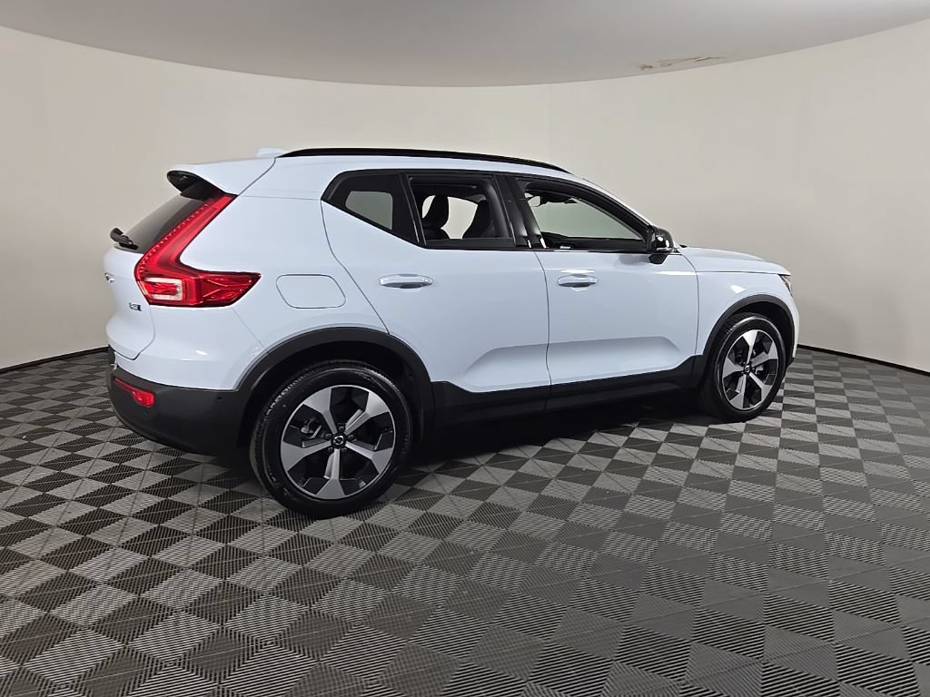Certified 2026 Volvo XC40 B5 Plus AWD/4WD image 10