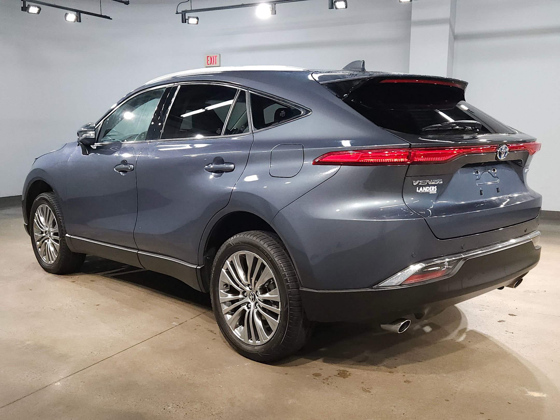 Used 2023 Toyota Venza Limited image 5