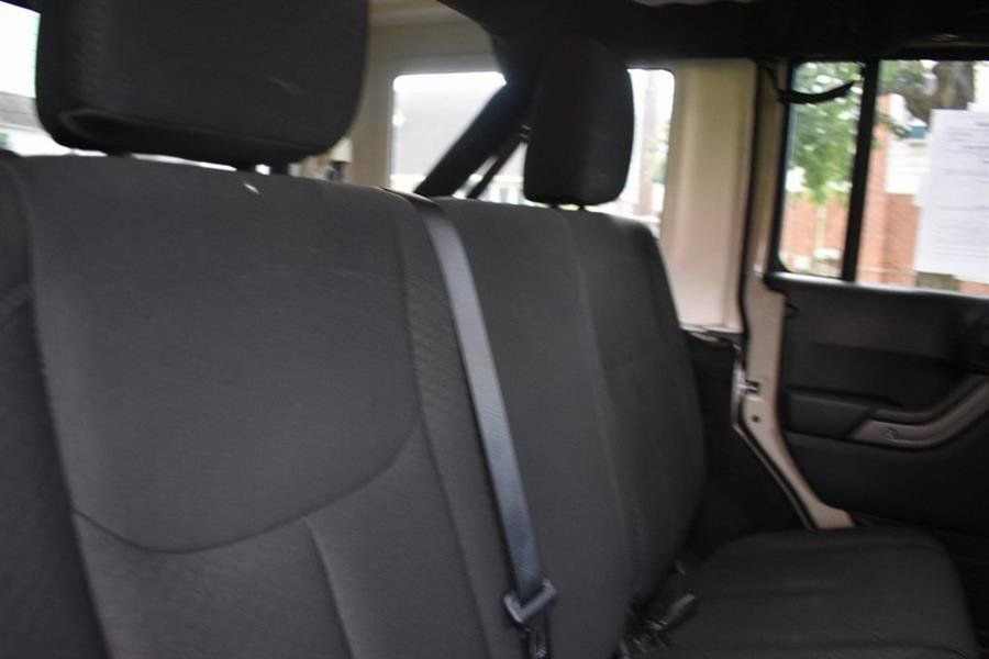 Used 2018 Jeep Wrangler Unlimited Sport S image 28