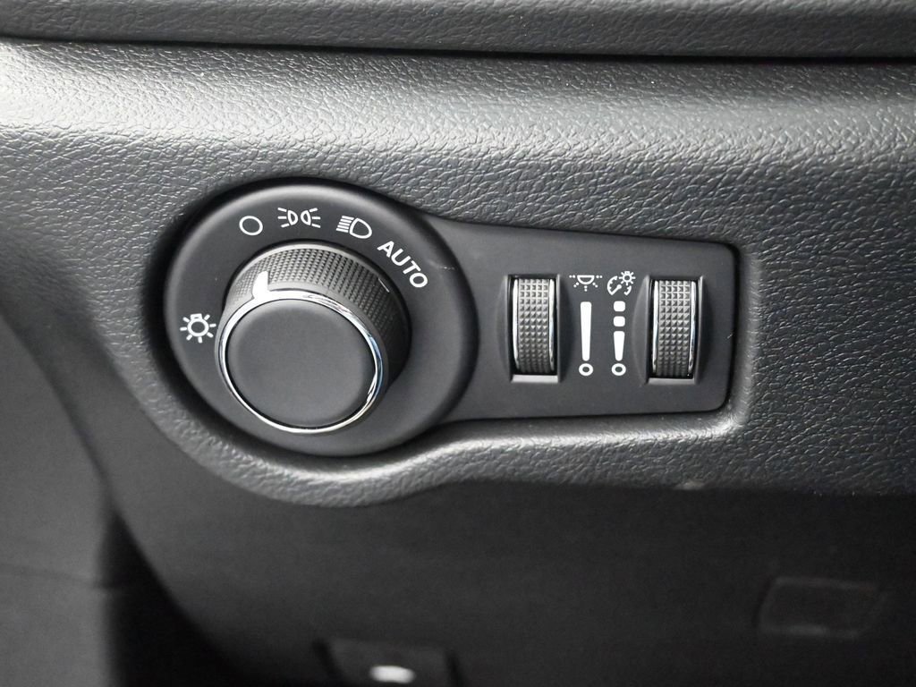 New 2026 Chrysler Voyager LX image 27