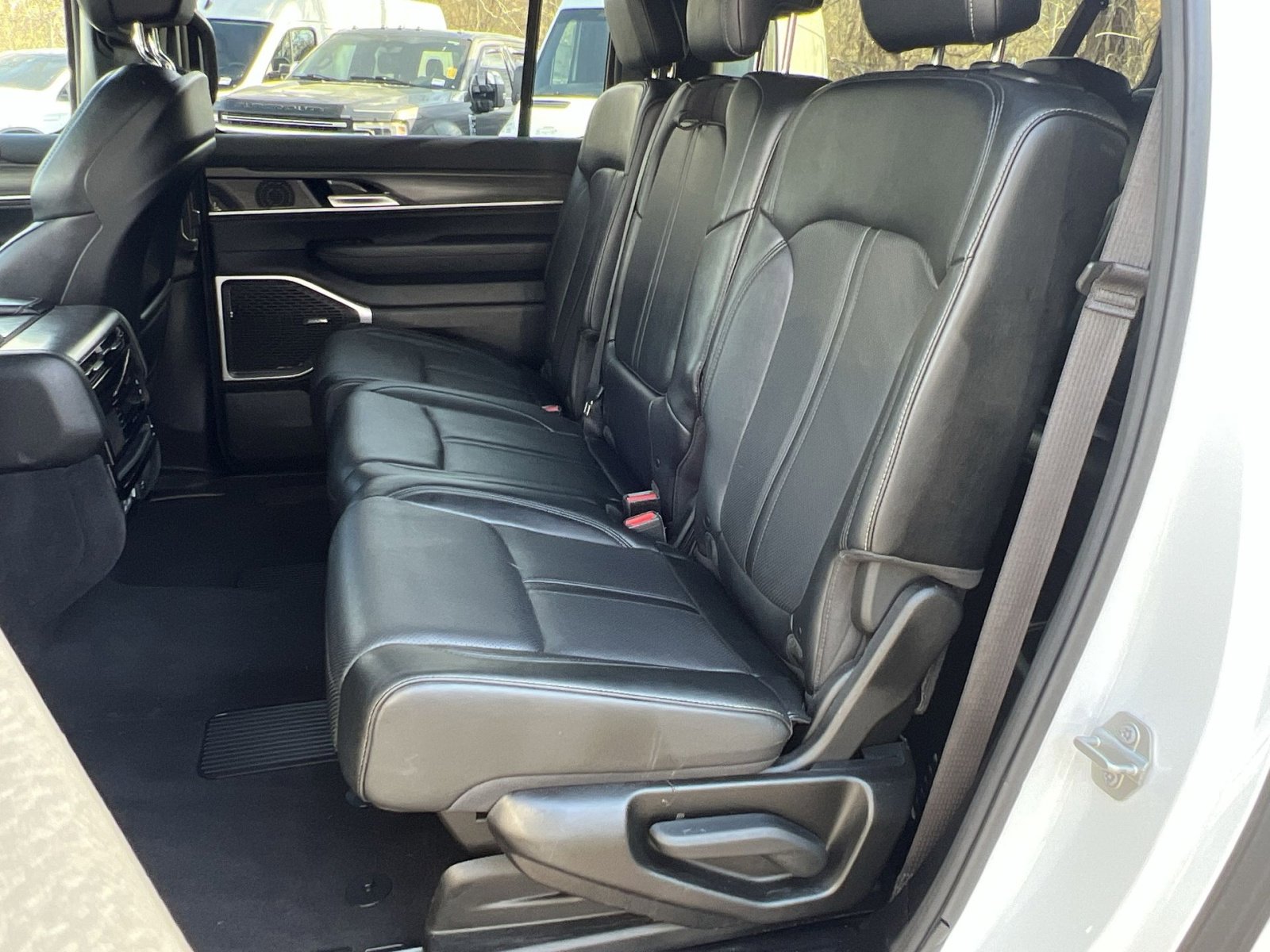 Used 2024 Jeep Wagoneer L Series II w/ Flexible Seating Group AWD/4WD image 23