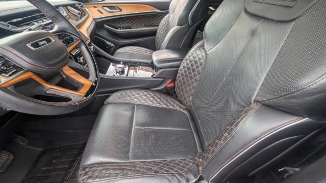 Used 2023 Jeep Grand Cherokee Summit AWD/4WD image 17