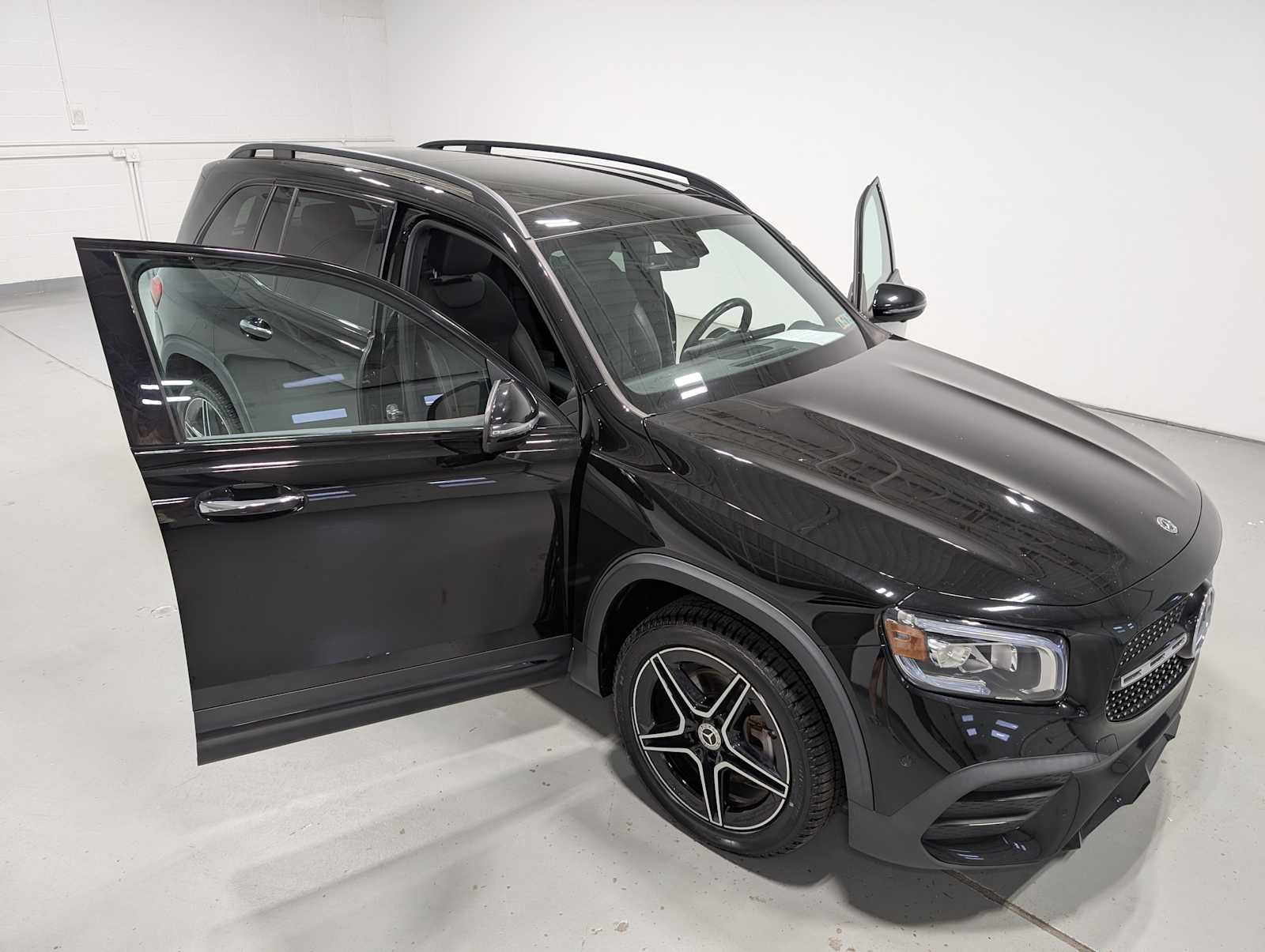 Used 2023 Mercedes-Benz GLB 250 4MATIC image 16