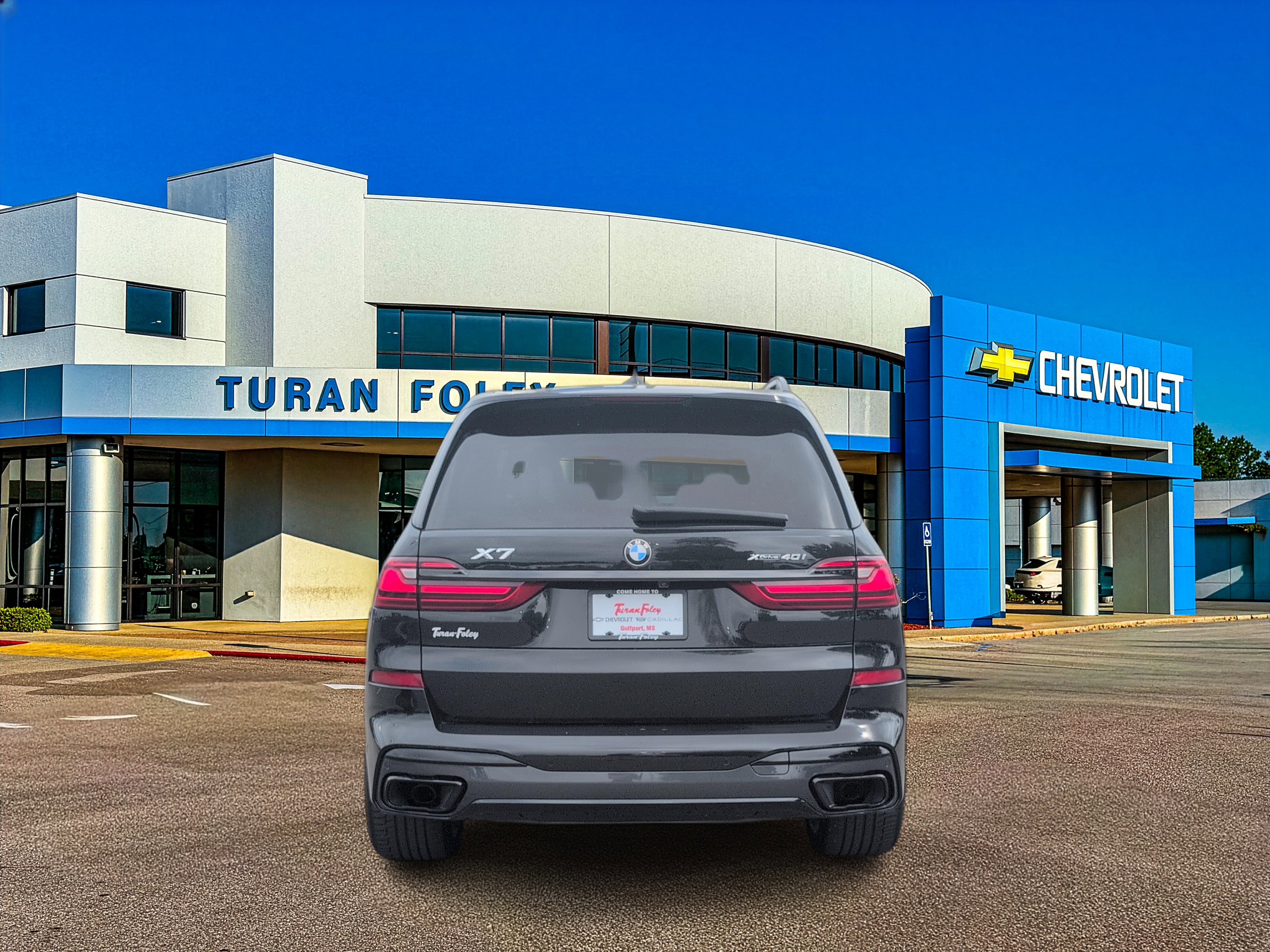 Used 2022 BMW X7 xDrive40i w/ M Sport Package AWD/4WD image 4