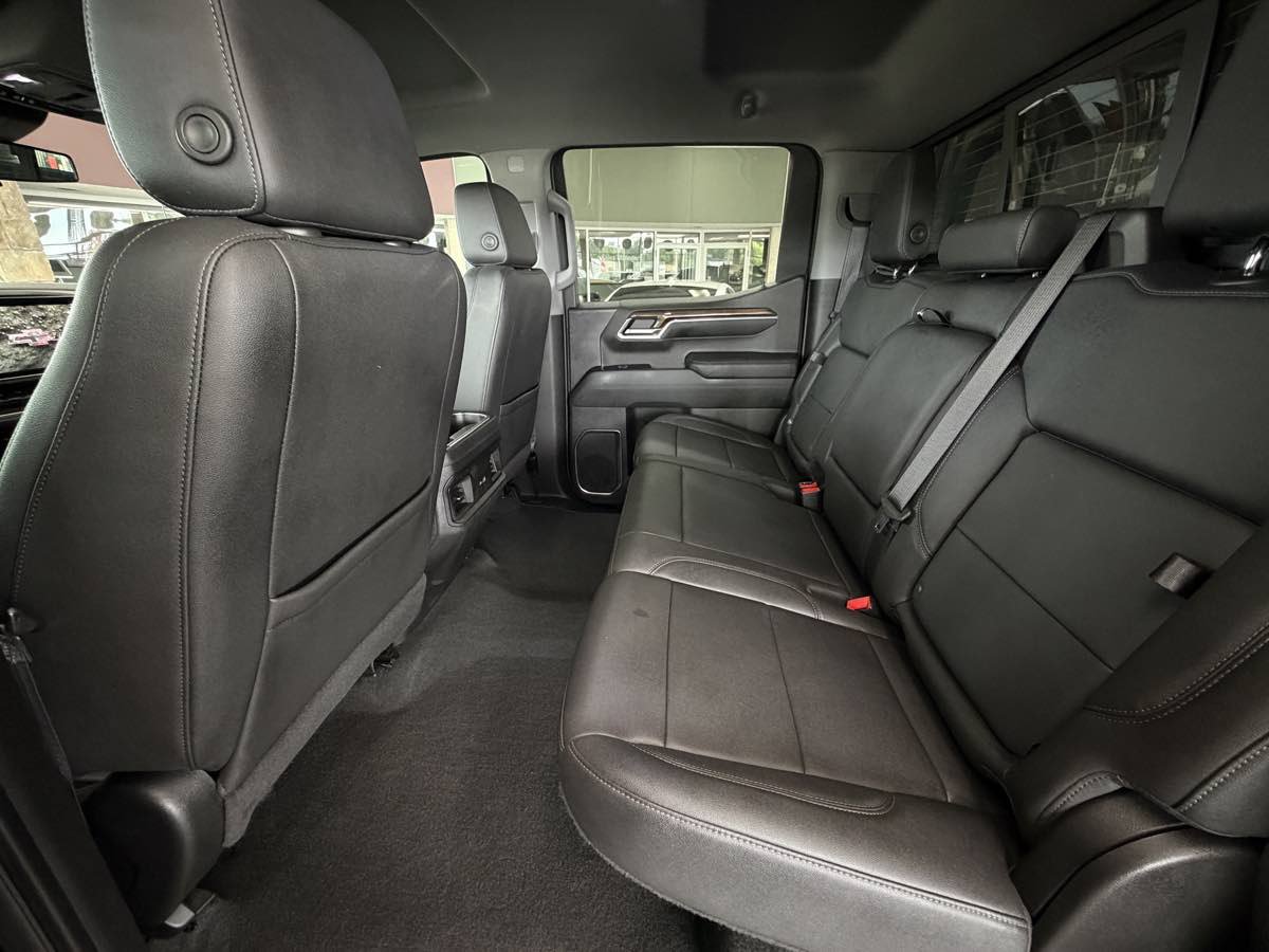 Used 2022 Chevrolet Silverado 1500 LT Trail Boss w/ LT Trail Boss Premium Package AWD/4WD image 23
