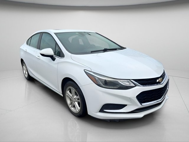 Used 2016 Chevrolet Cruze LT w/ Sun And Sound Package FWD image 5