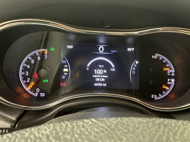 Used 2018 Jeep Grand Cherokee Laredo AWD/4WD image 8