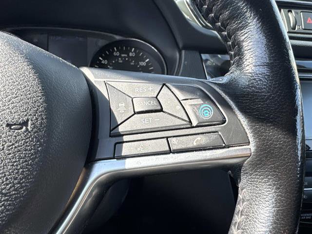 Used 2020 Nissan Rogue SV w/ Premium Package image 31