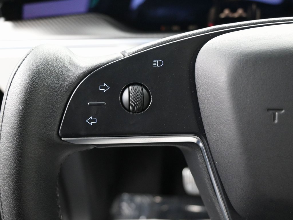 Used 2022 Tesla Model X Plaid image 21