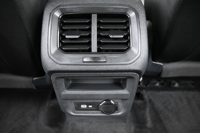 Used 2024 Volkswagen Tiguan SE R-Line AWD/4WD image 17
