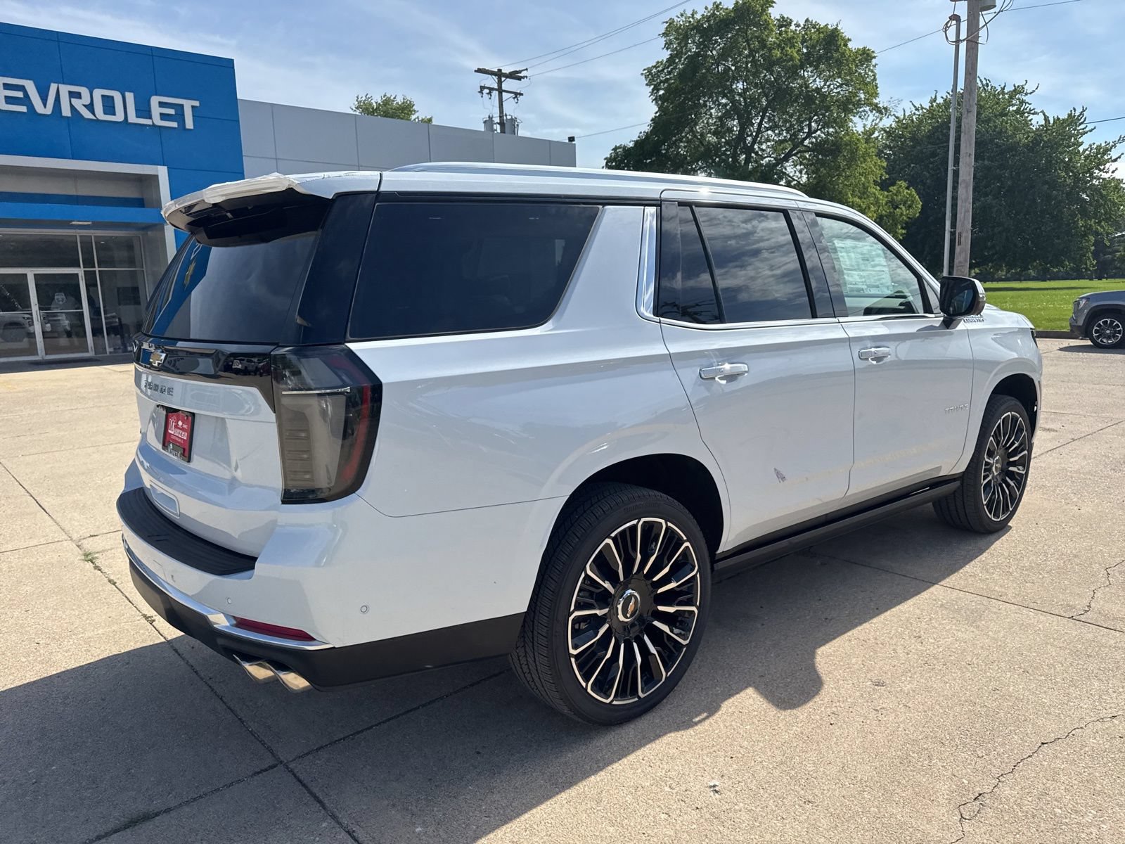 New 2026 Chevrolet Tahoe High Country AWD/4WD image 3