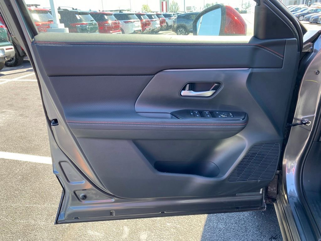 New 2025 Nissan Kicks SR image 12