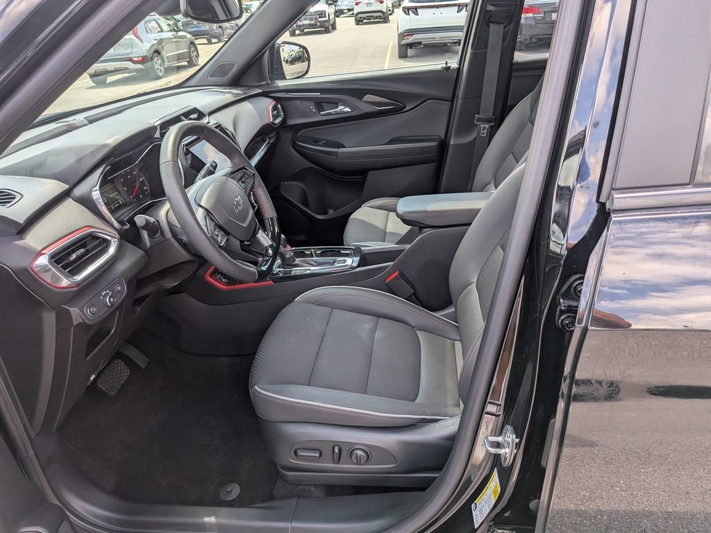 Used 2023 Chevrolet TrailBlazer RS w/ Sun and Liftgate Package AWD/4WD image 11