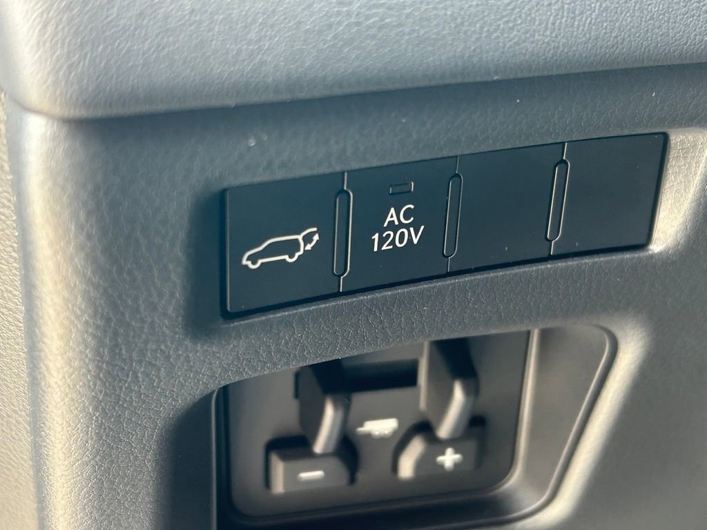 Used 2025 Lexus LX 700h Luxury image 34