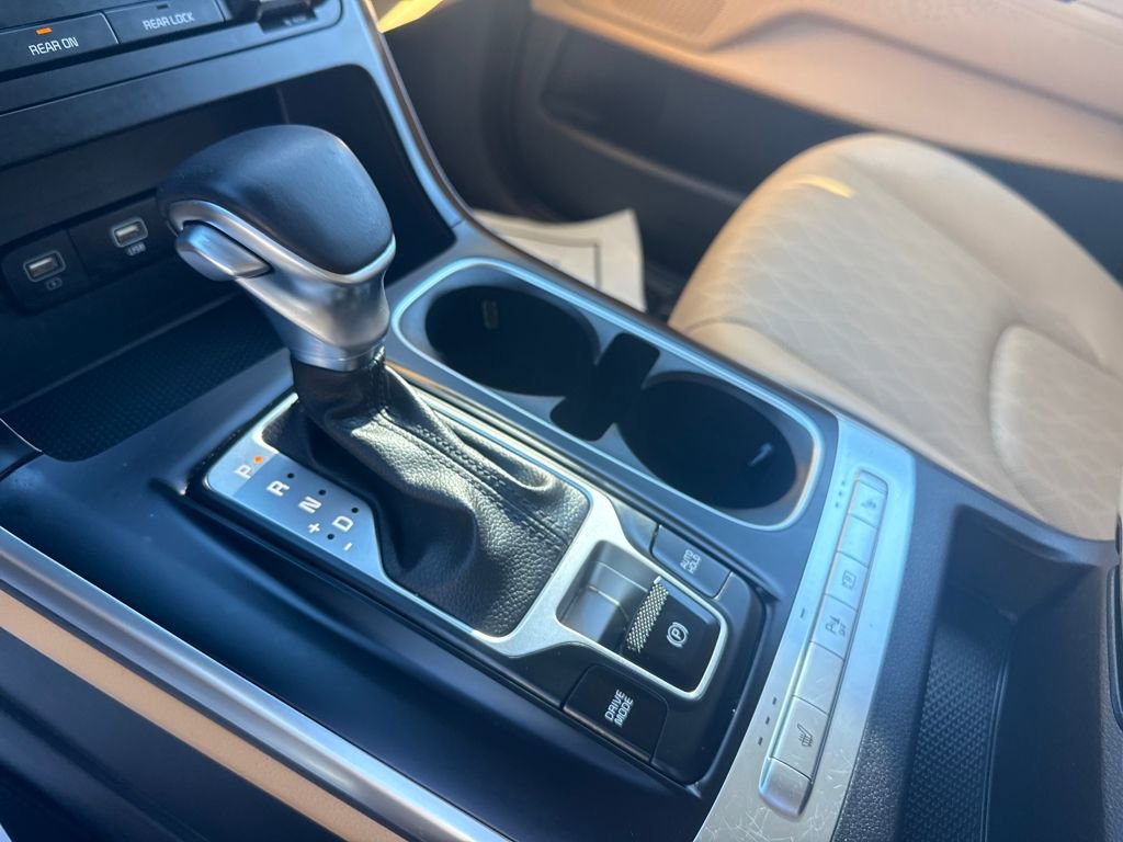 Used 2023 Kia Carnival LX image 24