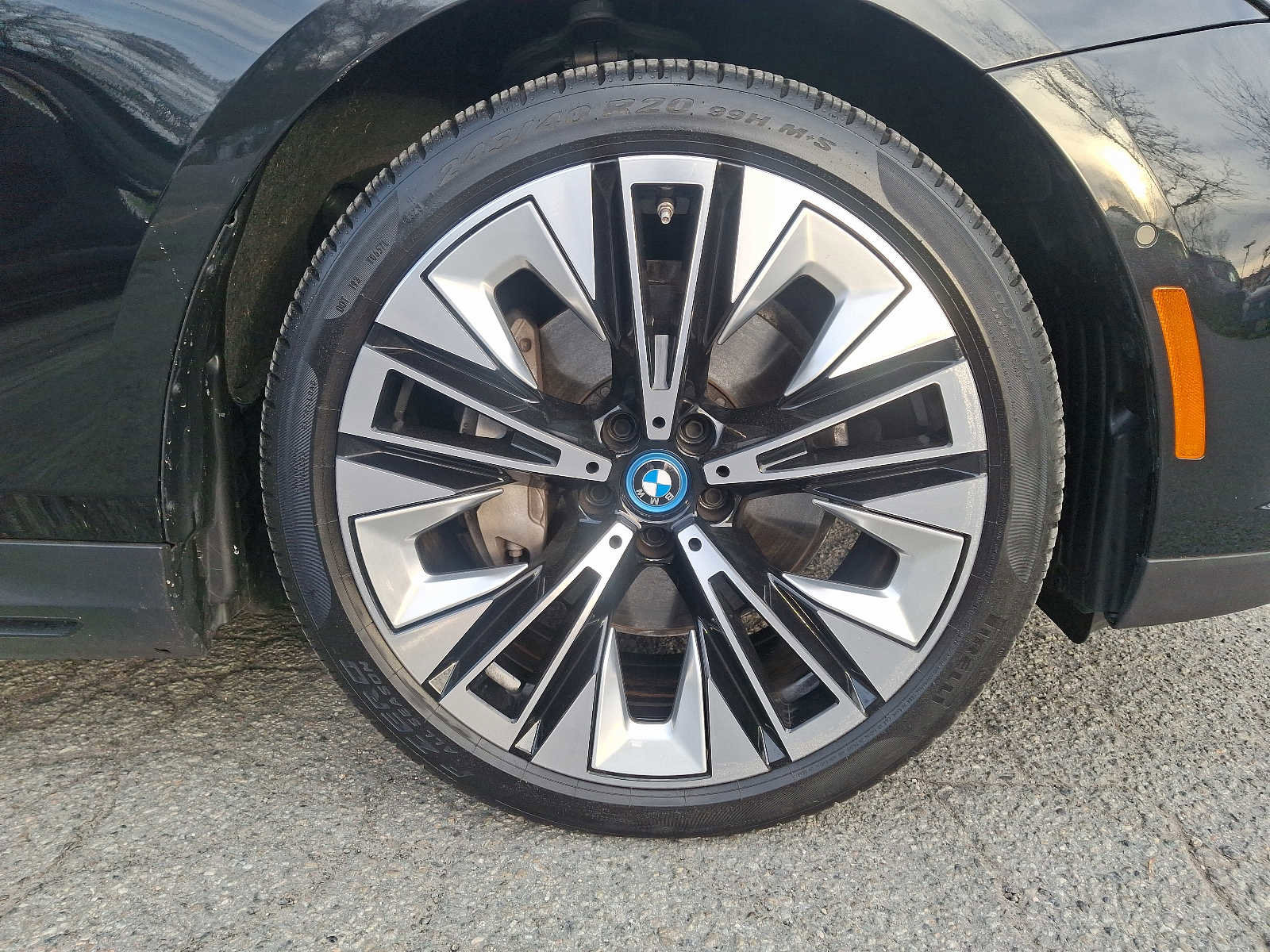 Used 2024 BMW i5 eDrive40i w/ Premium Package image 8