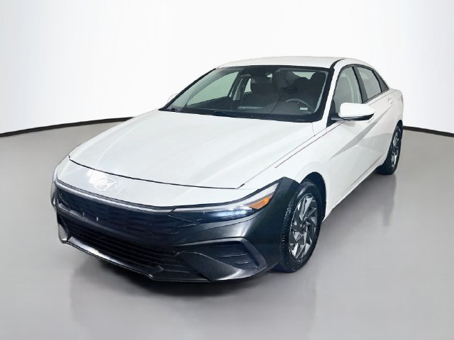 Used 2024 Hyundai Elantra SEL FWD image 5