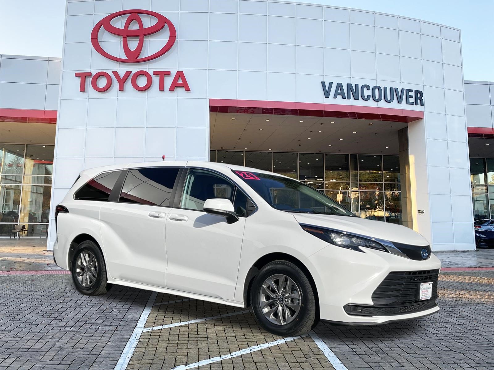 Certified 2024 Toyota Sienna LE AWD/4WD image 1