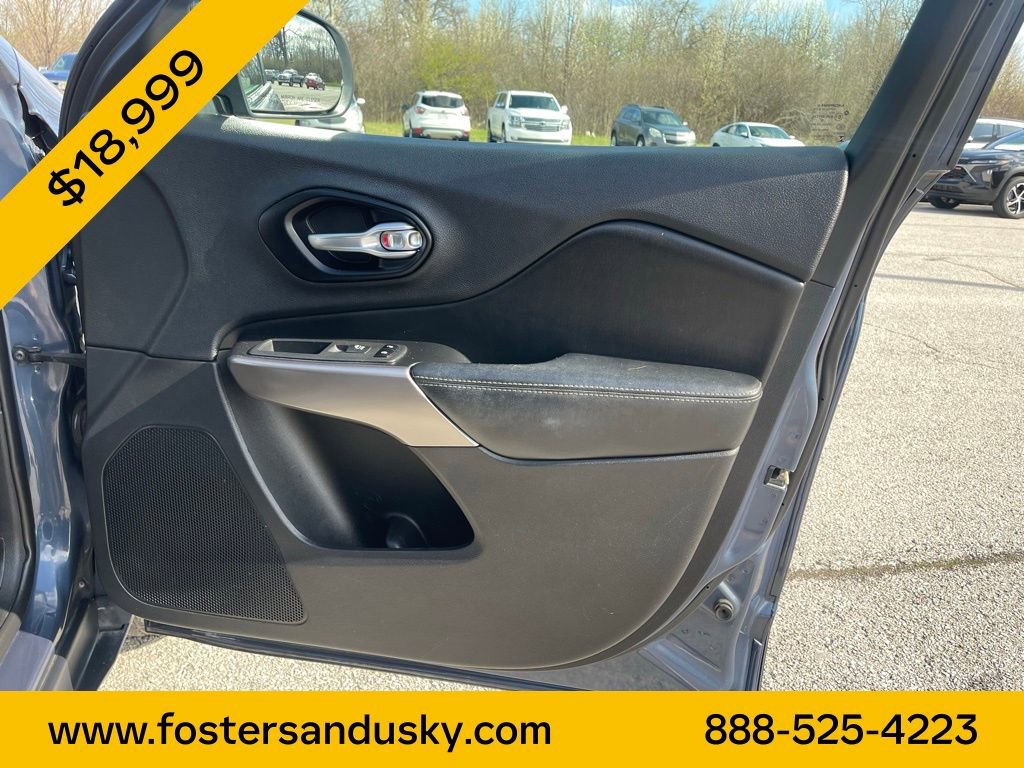 Used 2021 Jeep Cherokee Latitude Lux w/ Sun & Sound Group AWD/4WD image 20