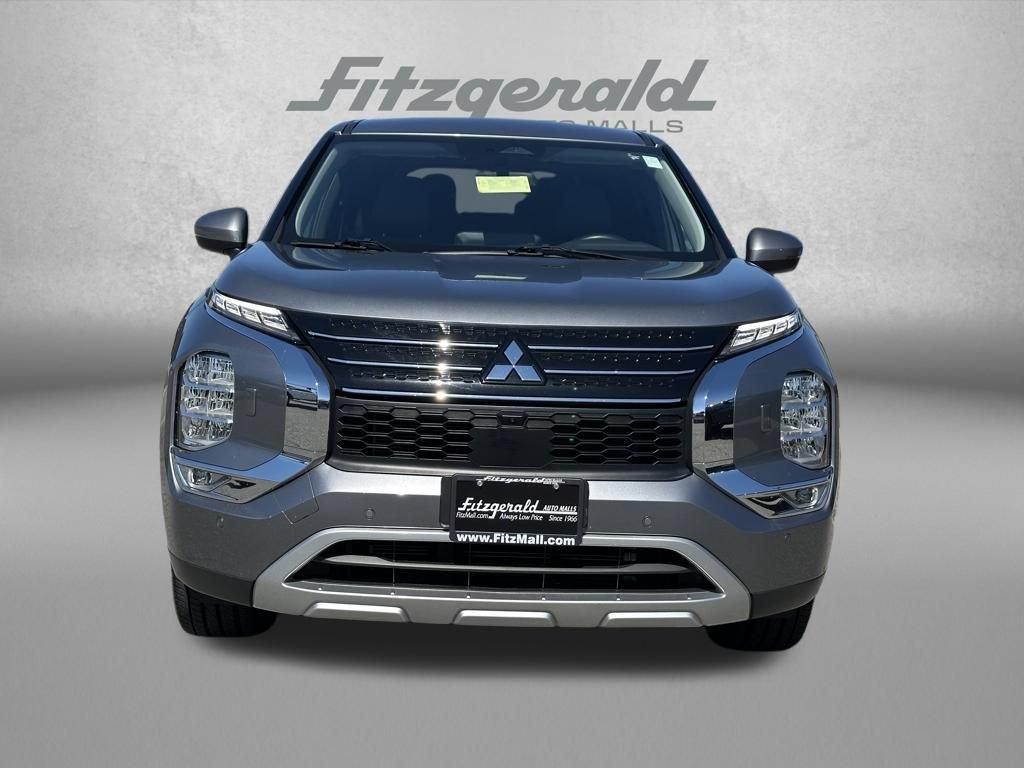 Used 2024 Mitsubishi Outlander SE AWD/4WD image 3