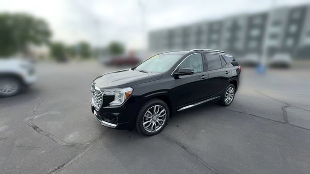 Used 2022 GMC Terrain Denali w/ LPO, Floor Liner Package AWD/4WD image 4
