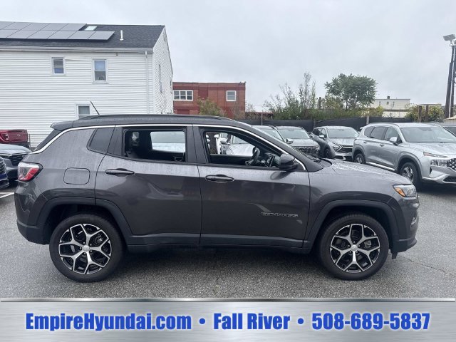 Used 2024 Jeep Compass Limited AWD/4WD image 3