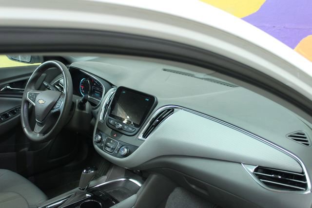 Used 2018 Chevrolet Malibu LT image 11