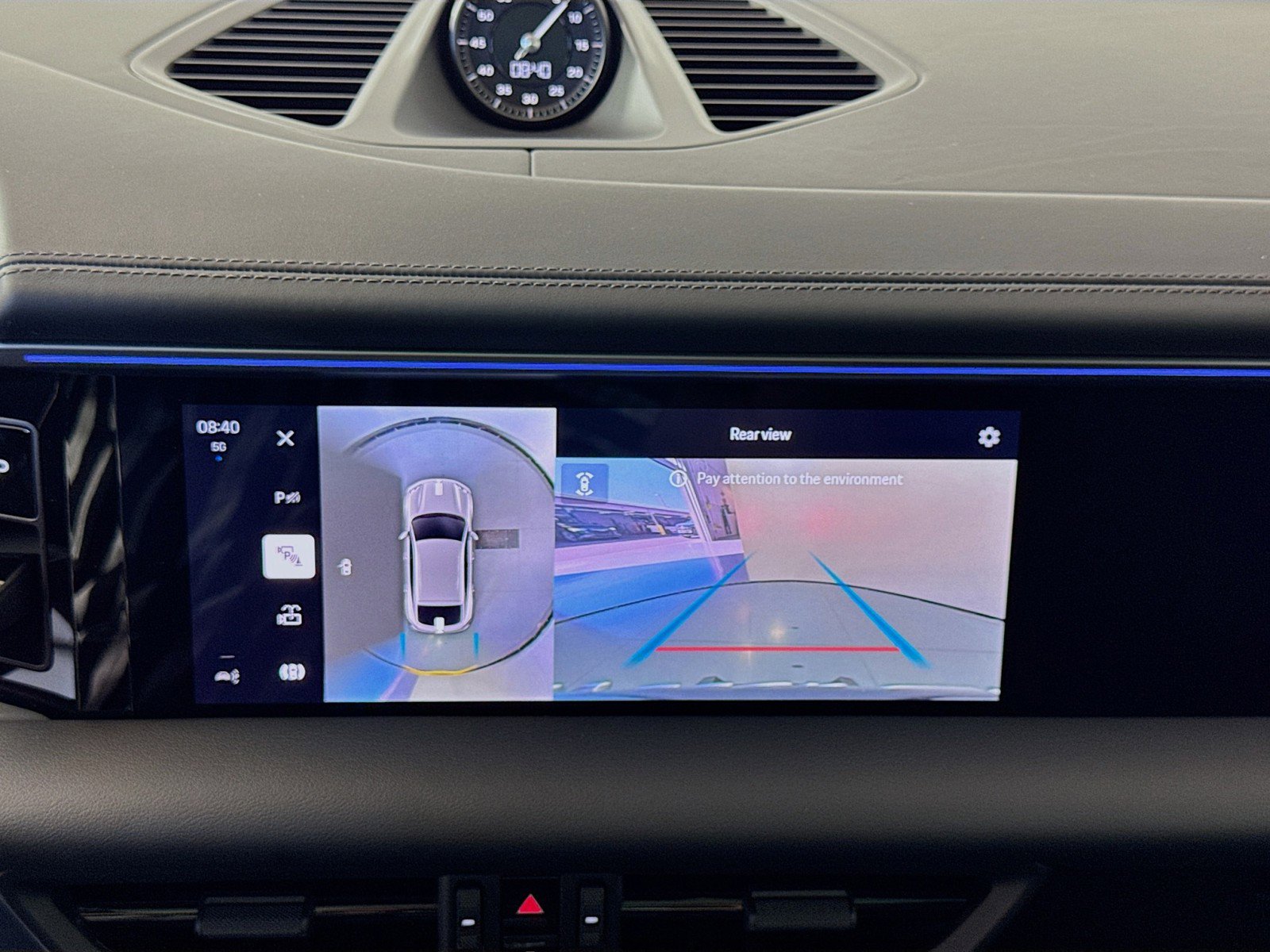 Certified 2025 Porsche Macan 4S Electric AWD/4WD image 18