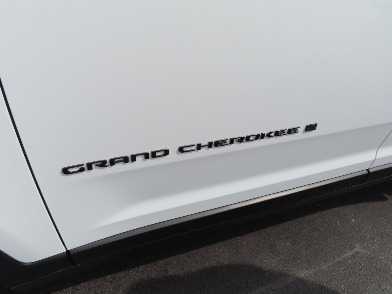 Used 2021 Jeep Grand Cherokee L Laredo image 12